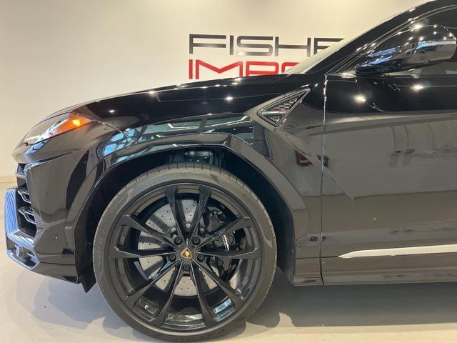 Photo of 2021 Black Lamborghini Urus
