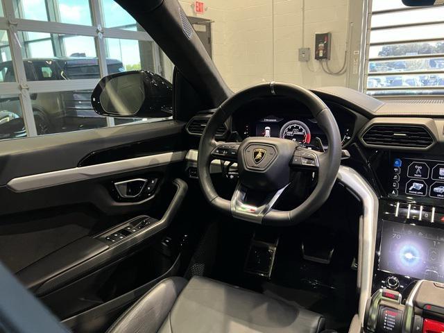 Photo of 2021 Black Lamborghini Urus