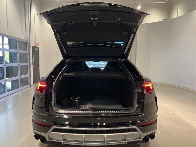Photo of 2021 Black Lamborghini Urus