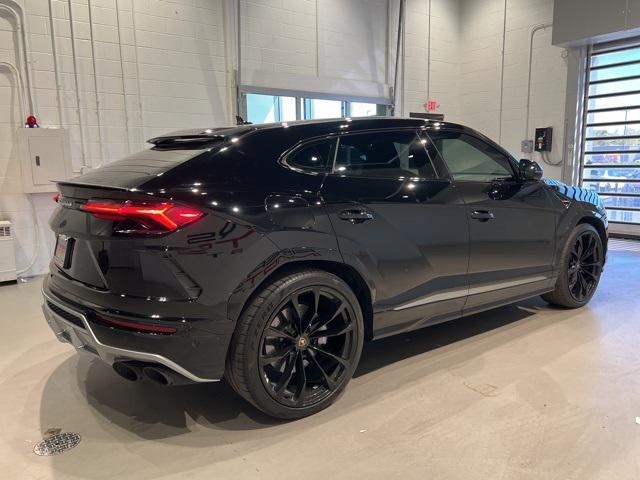 Photo of 2021 Black Lamborghini Urus