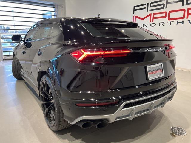 Photo of 2021 Black Lamborghini Urus