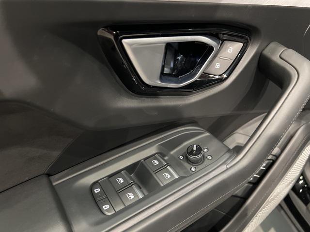 Photo of 2021 Black Lamborghini Urus
