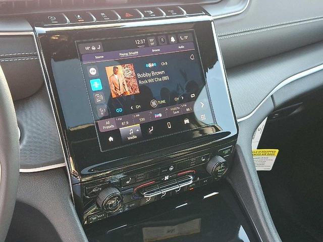 Photo of 2025 Metallic Jeep Grand Cherokee
