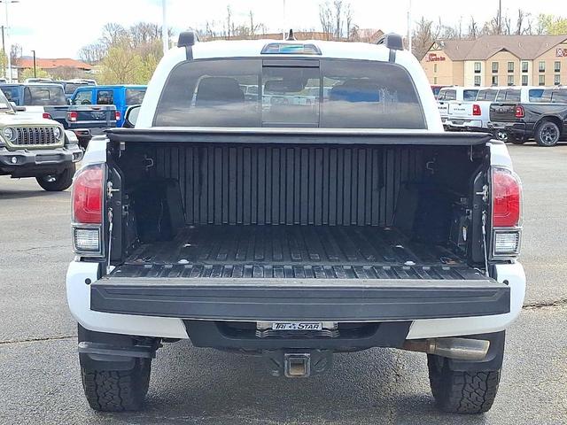 Photo of 2018 Super White Toyota Tacoma