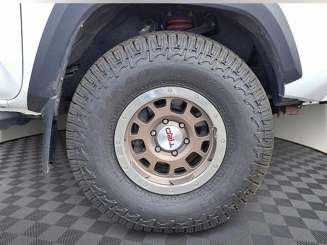Photo of 2018 Super White Toyota Tacoma