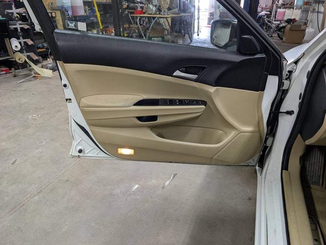 Photo of 2012 White Honda Accord