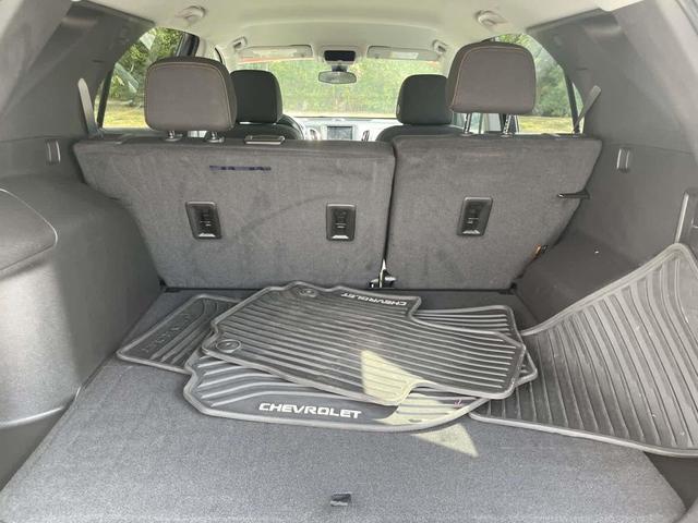 Photo of 2022 Mosaic Black Metallic Chevrolet Equinox