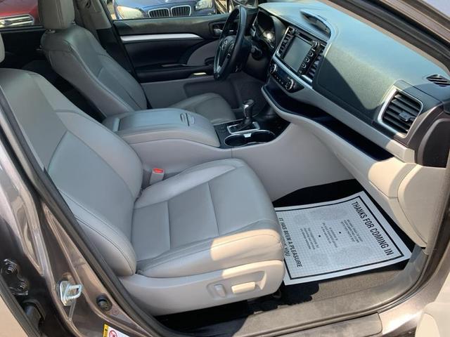 Photo of 2018 Predawn Gray Mica Toyota Highlander