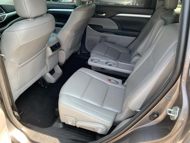 Photo of 2018 Predawn Gray Mica Toyota Highlander