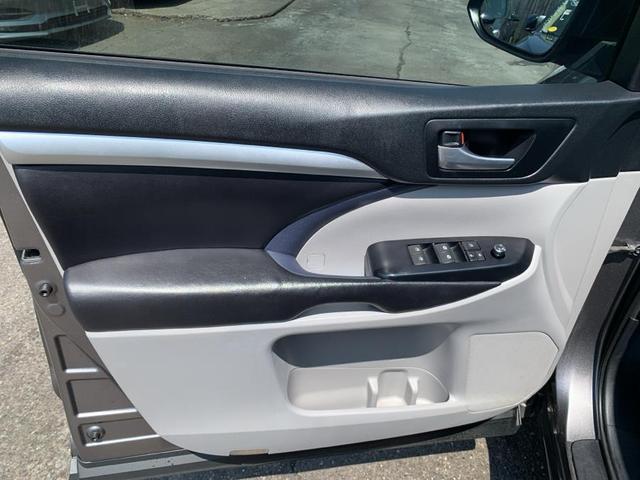 Photo of 2018 Predawn Gray Mica Toyota Highlander