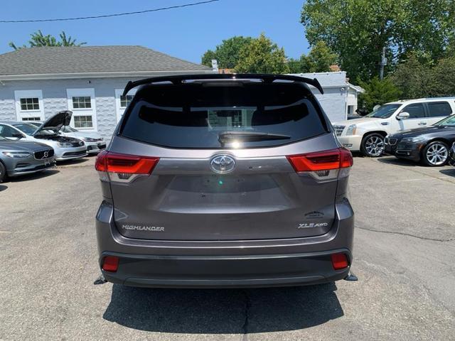 Photo of 2018 Predawn Gray Mica Toyota Highlander