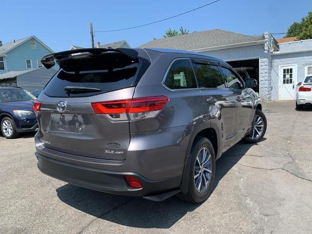 Photo of 2018 Predawn Gray Mica Toyota Highlander