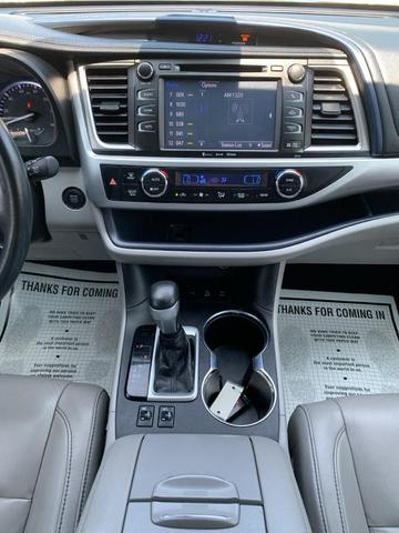 Photo of 2018 Predawn Gray Mica Toyota Highlander
