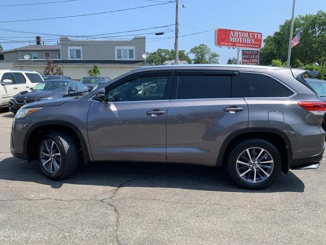 Photo of 2018 Predawn Gray Mica Toyota Highlander