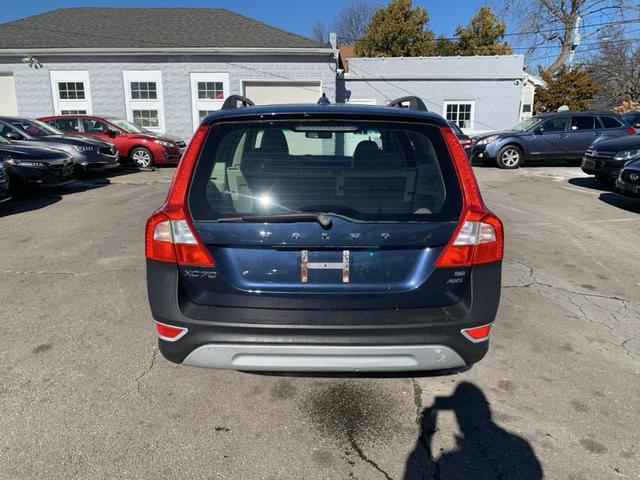 Photo of 2010 Caspian Blue Metallic Volvo XC70