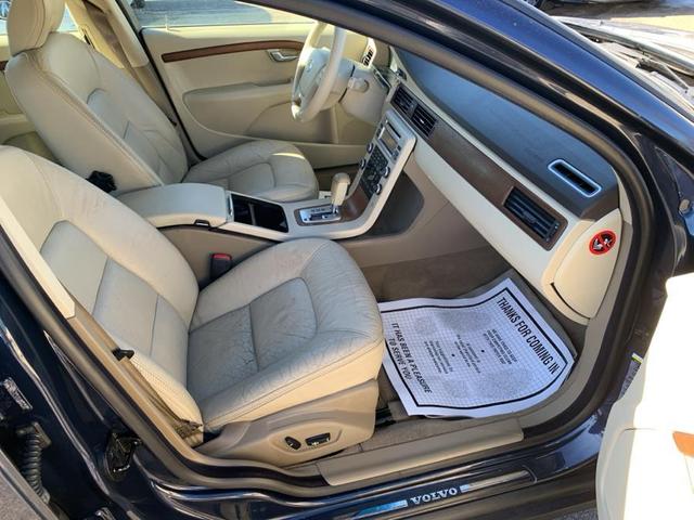 Photo of 2010 Caspian Blue Metallic Volvo XC70