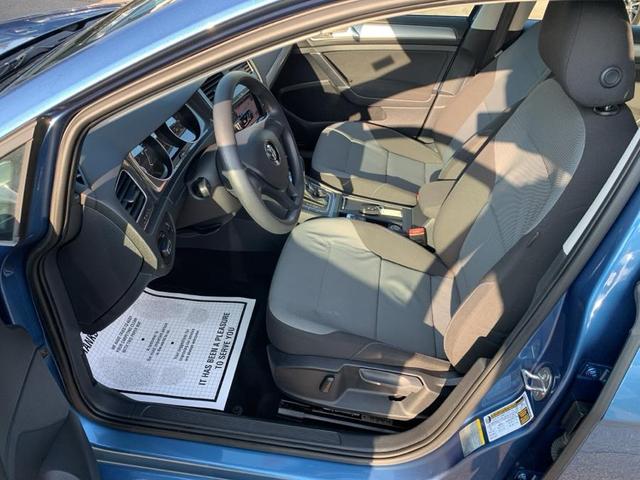 Photo of 2015 Blue Volkswagen e-Golf