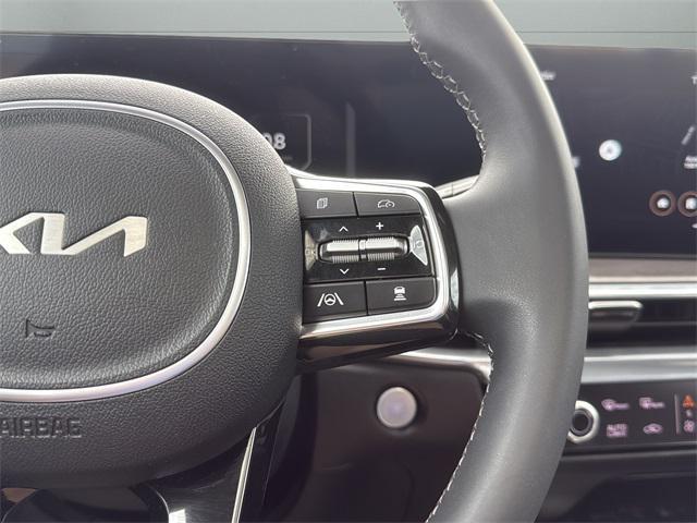 Photo of 2024 Wolf Gray Kia Sorento