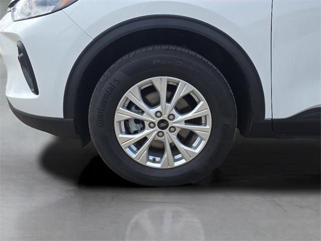 Photo of 2023 Oxford White Ford Escape