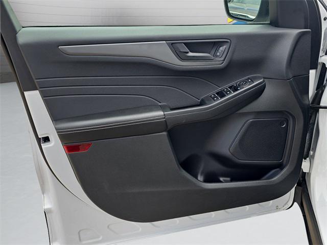 Photo of 2023 Oxford White Ford Escape