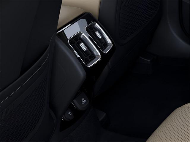 Photo of 2025 Glacial White Pearl Kia Sorento