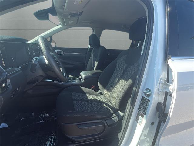 Photo of 2023 Glacial White Pearl Kia Sorento