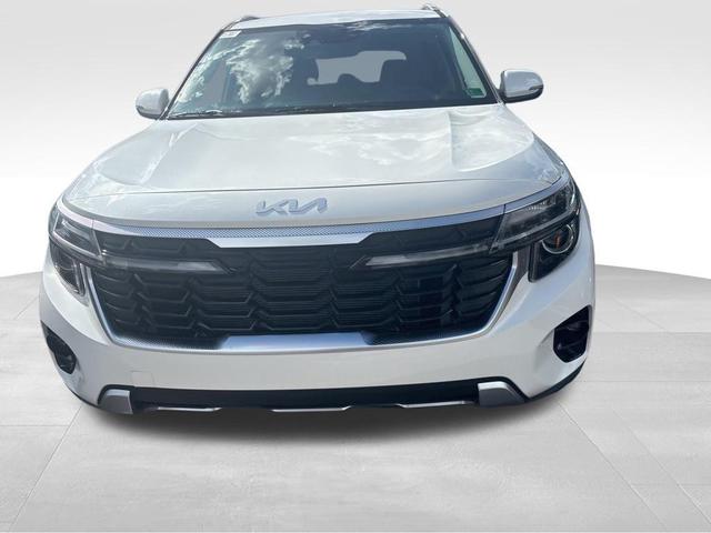 Photo of 2024 Snow White Pearl Kia Seltos