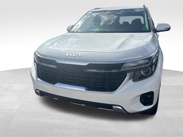Photo of 2024 Snow White Pearl Kia Seltos