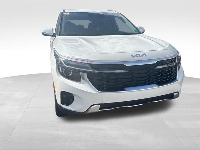 Photo of 2024 Snow White Pearl Kia Seltos