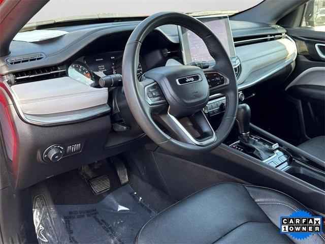 Photo of 2023 Redline Pearlcoat Jeep Compass