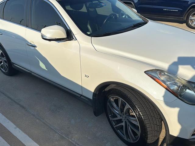 Photo of 2017 White INFINITI QX50