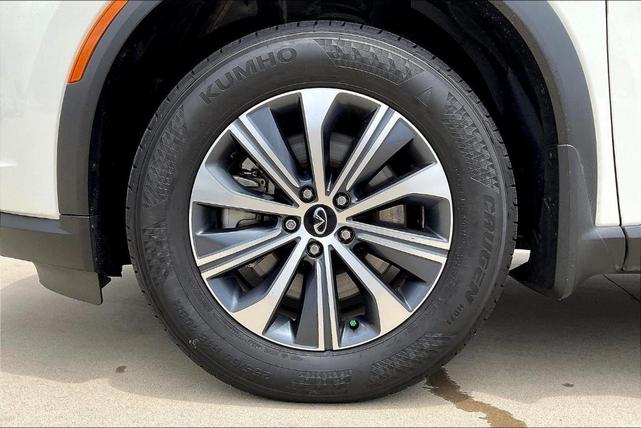 Photo of 2025 Glacier White INFINITI QX60