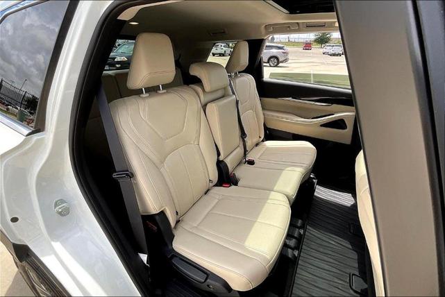 Photo of 2025 Glacier White INFINITI QX60