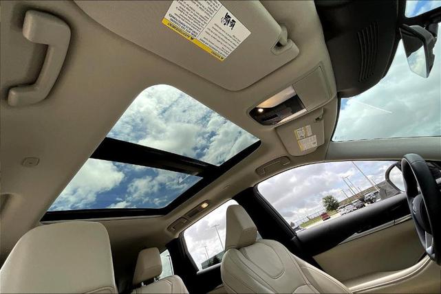 Photo of 2025 Glacier White INFINITI QX60