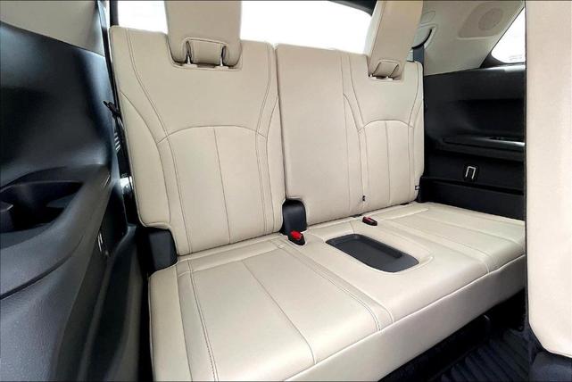 Photo of 2025 Glacier White INFINITI QX60