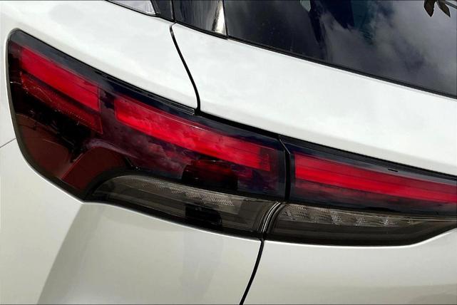 Photo of 2025 Glacier White INFINITI QX60