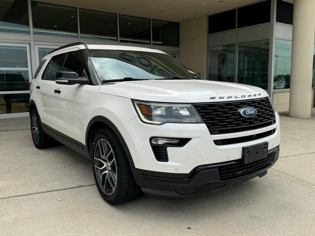 Photo of 2018 White Platinum Tri-Coat Metallic Ford Explorer
