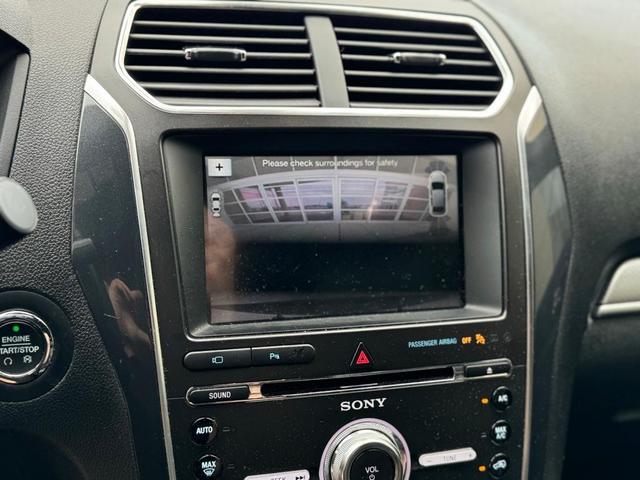 Photo of 2018 White Platinum Tri-Coat Metallic Ford Explorer