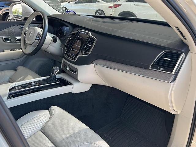 Photo of 2022 Birch Light Metallic Volvo XC90