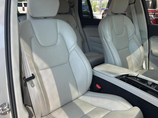 Photo of 2022 Birch Light Metallic Volvo XC90