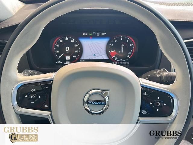 Photo of 2022 Birch Light Metallic Volvo XC90