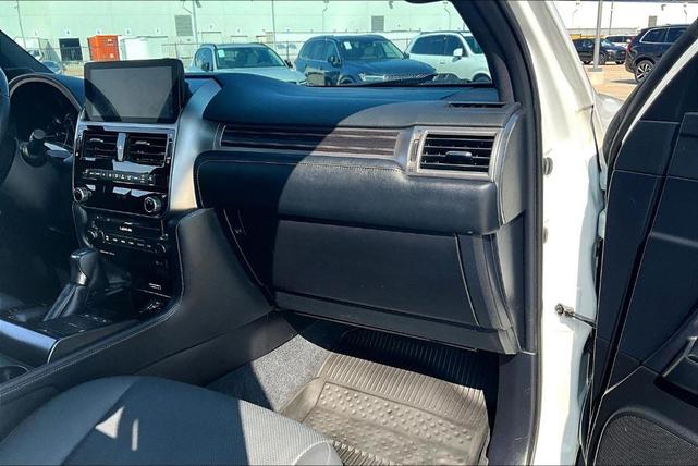 Photo of 2023 Eminent White Pearl Lexus GX 460