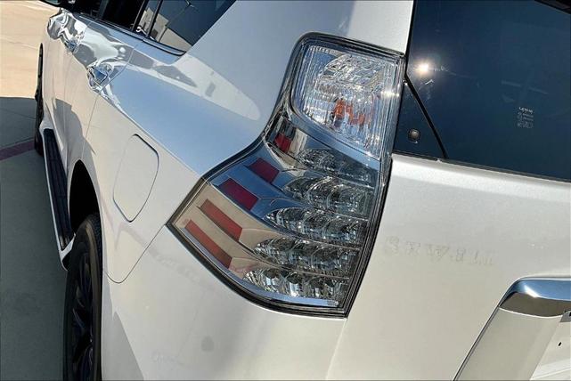 Photo of 2023 Eminent White Pearl Lexus GX 460