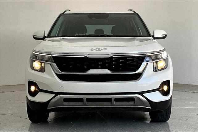 Photo of 2022 Snow White Pearl Kia Seltos