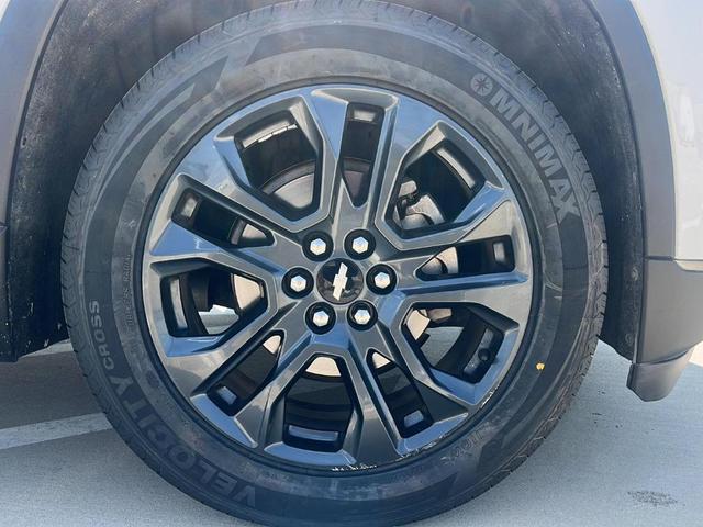Photo of 2020 Summit White Chevrolet Traverse