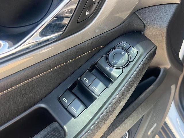 Photo of 2020 Summit White Chevrolet Traverse