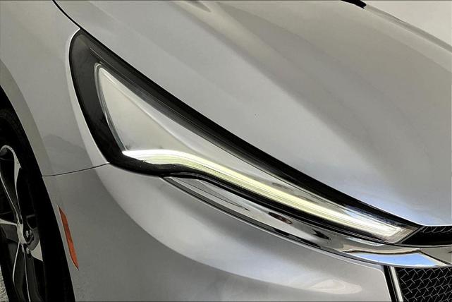 Photo of 2022 Quicksilver Metallic Buick Enclave