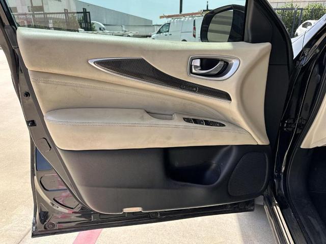 Photo of 2018 Black INFINITI QX60