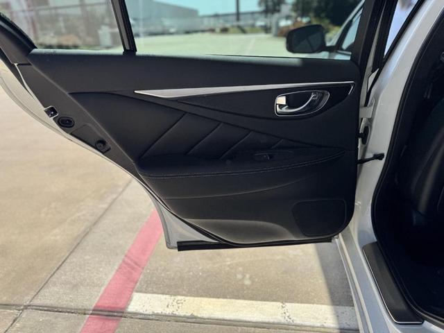 Photo of 2022 Pure White INFINITI Q50
