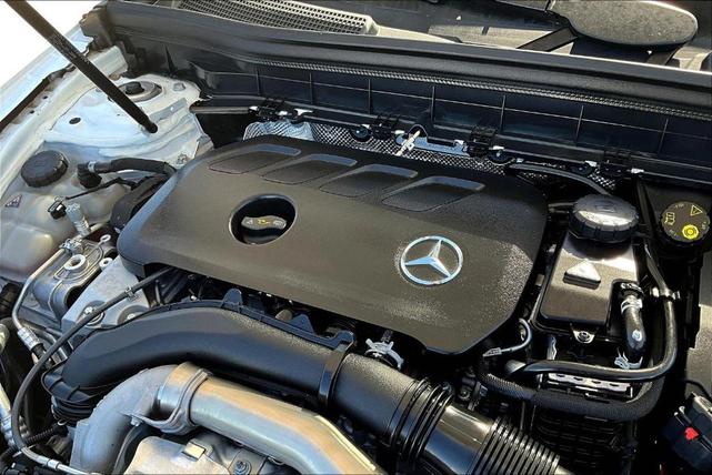 Photo of 2025 Polar White Mercedes-Benz GLB 250
